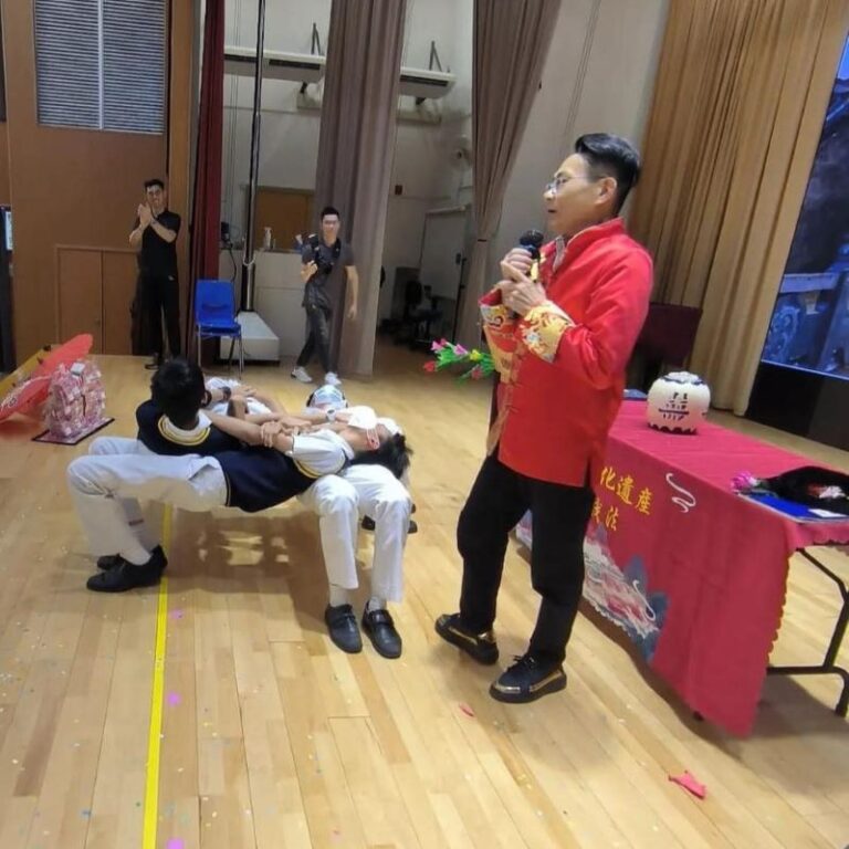 聖若瑟英文中學 古彩戲法