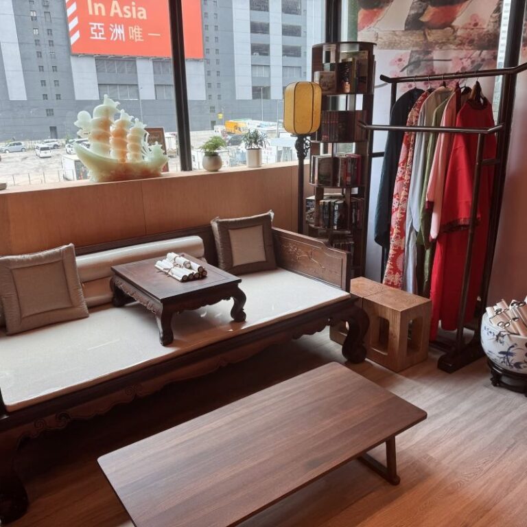 中式榻座與漢服體驗區