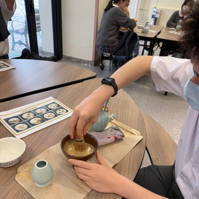 香港中文大學校友會聯會陳震夏中學 茶百戲